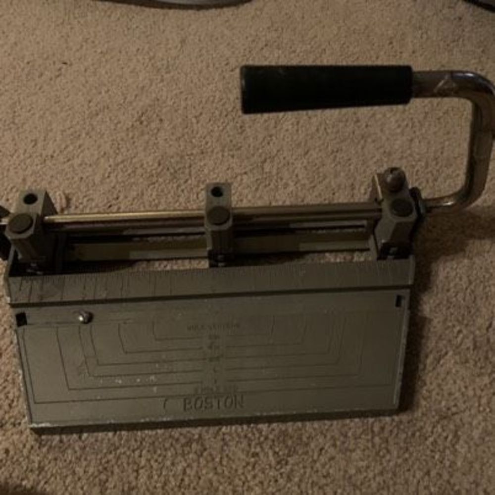 Boston Heavy Duty 3 Hole Punch